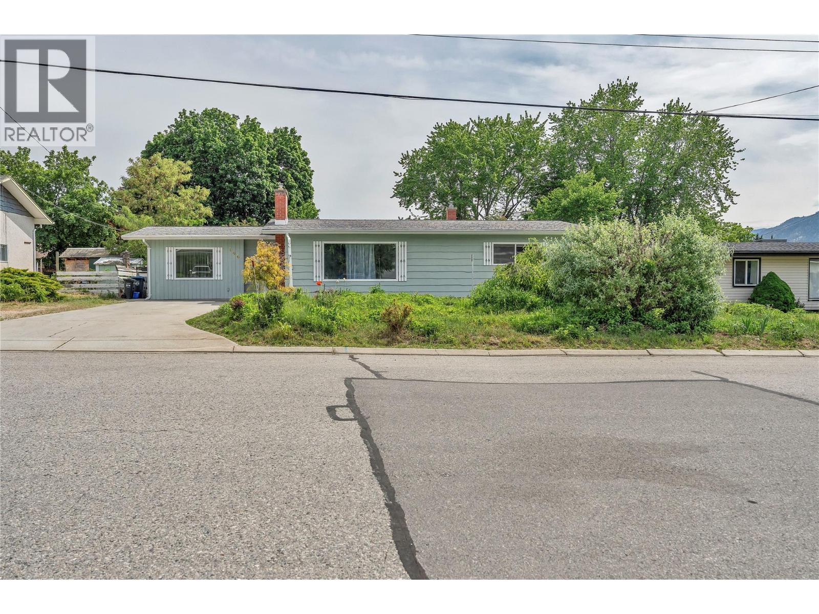 146 Mcculloch Drive, Penticton, British Columbia  V2A 3P7 - Photo 2 - 10389149