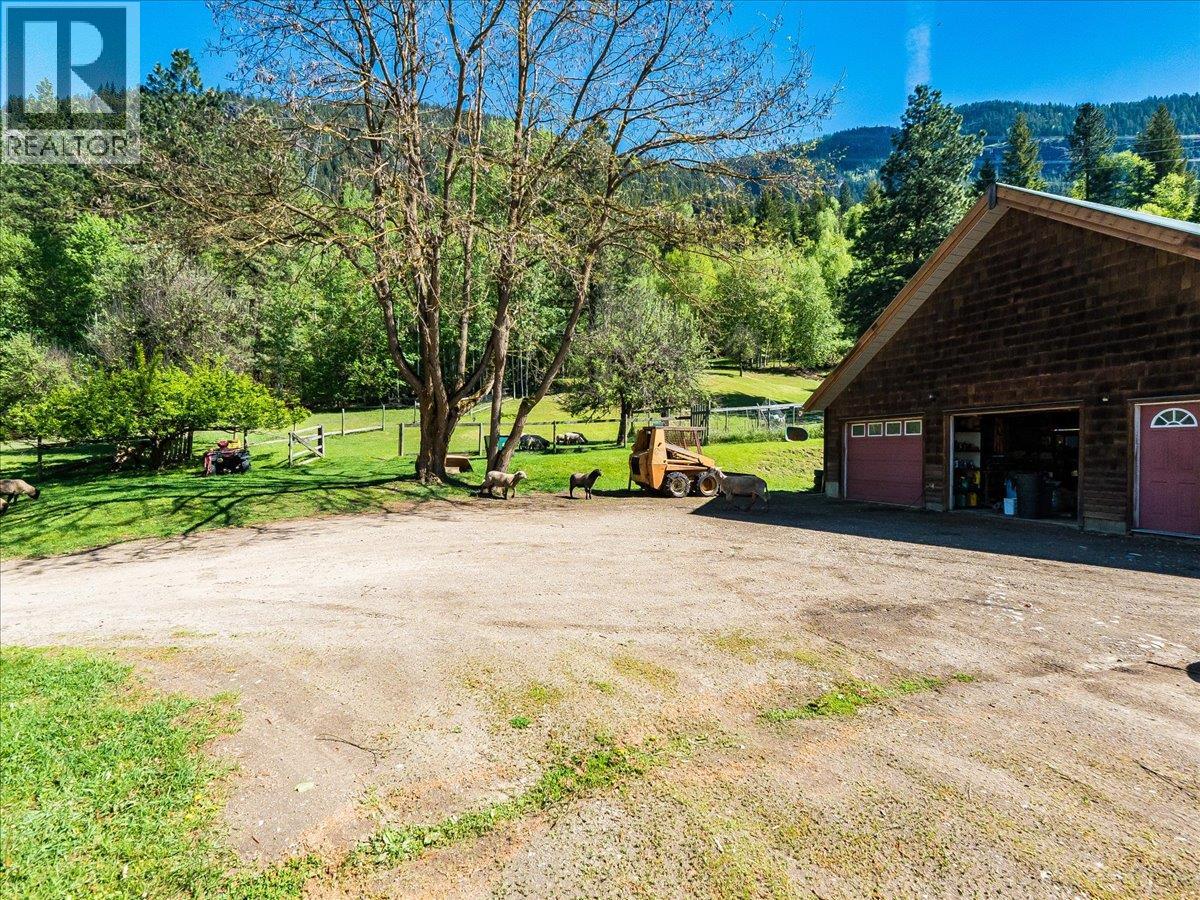 2960 Upper Slocan Park Road, Slocan Park, British Columbia  V0G 2E0 - Photo 11 - 10388800