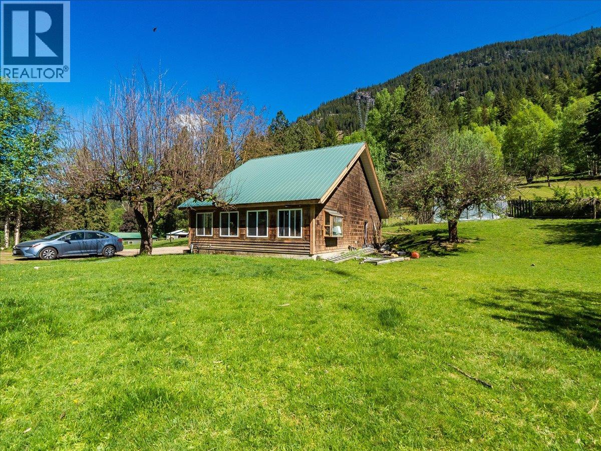 2960 Upper Slocan Park Road, Slocan Park, British Columbia  V0G 2E0 - Photo 13 - 10388800