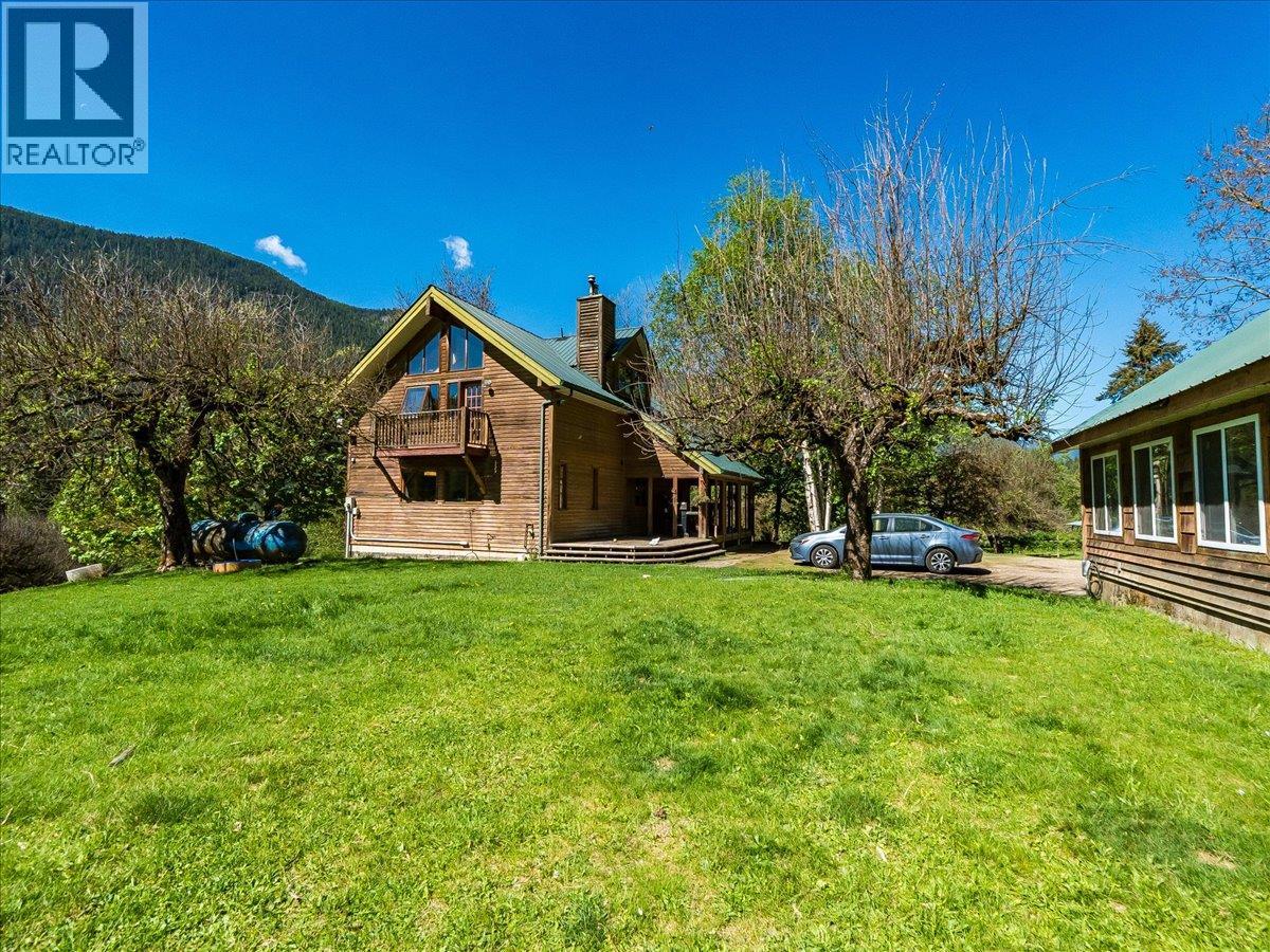 2960 Upper Slocan Park Road, Slocan Park, British Columbia  V0G 2E0 - Photo 4 - 10388800