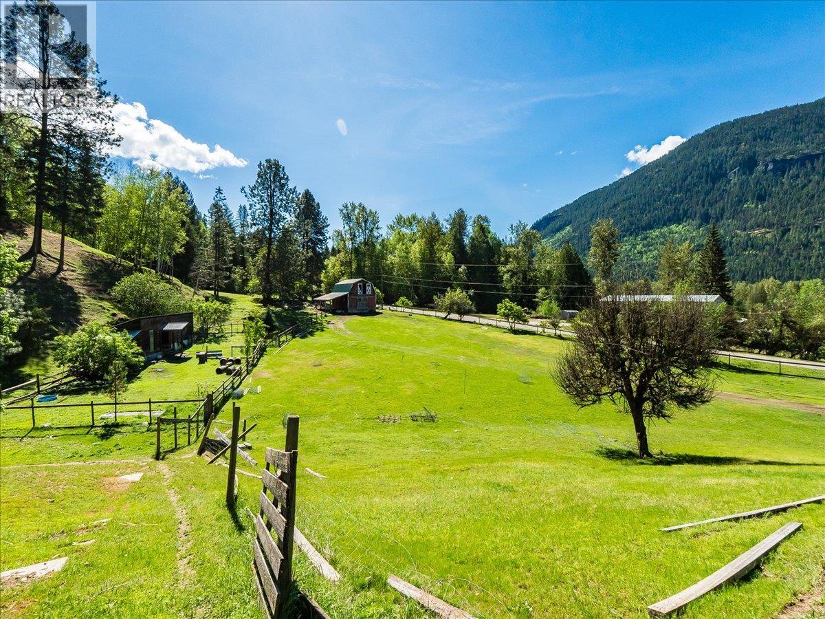 2960 Upper Slocan Park Road, Slocan Park, British Columbia  V0G 2E0 - Photo 5 - 10388800