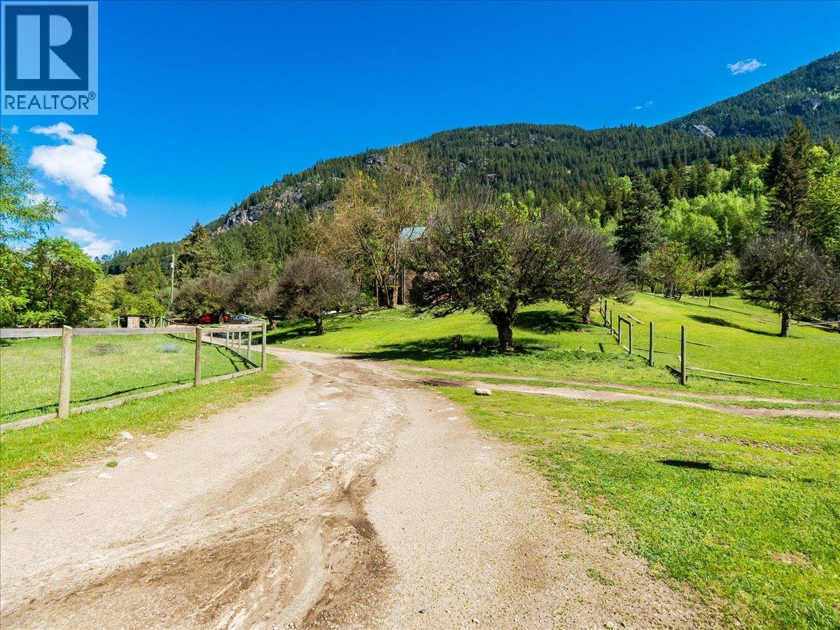 2960 Upper Slocan Park Road, Slocan Park, British Columbia  V0G 2E0 - Photo 6 - 10388800