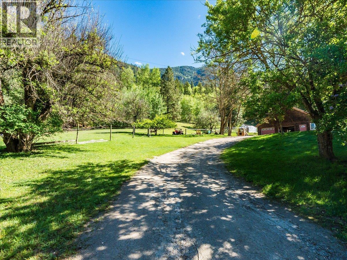 2960 Upper Slocan Park Road, Slocan Park, British Columbia  V0G 2E0 - Photo 8 - 10388800