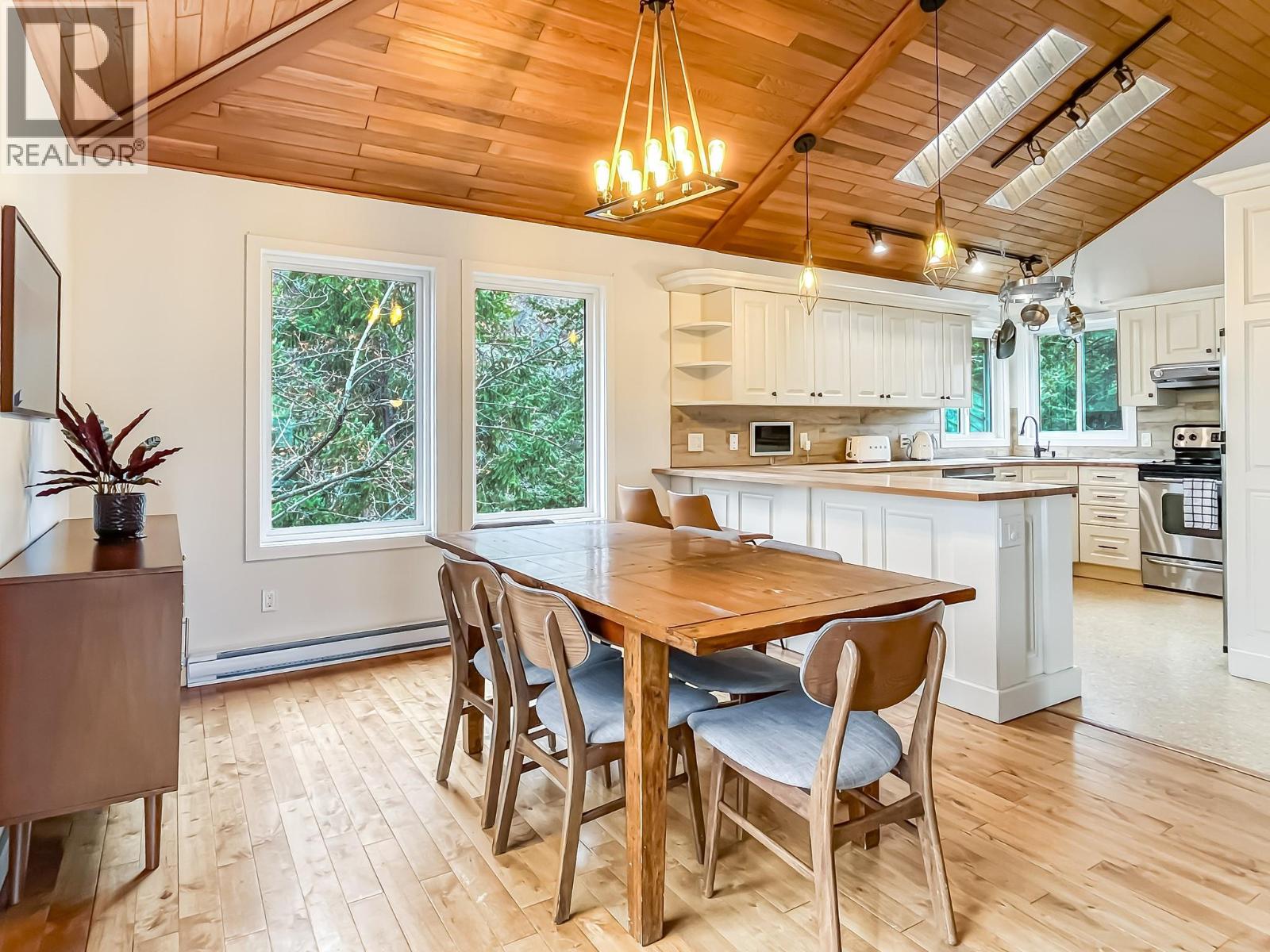 442 Clifton Road N, Kelowna, British Columbia  V1V 1H1 - Photo 3 - 10388813