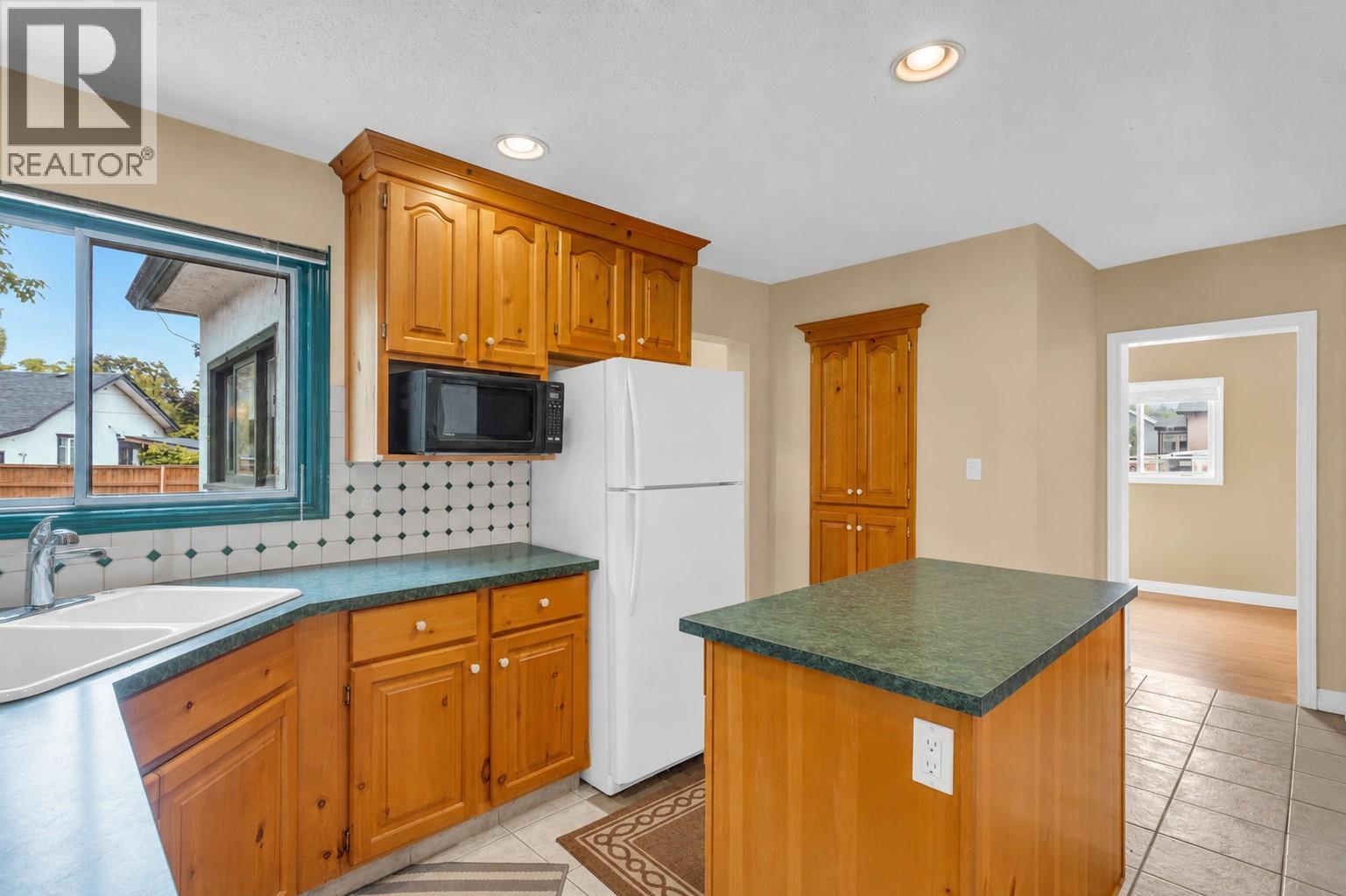 1967 Abbott Street, Kelowna, British Columbia  V1Y 1B8 - Photo 13 - 10388829
