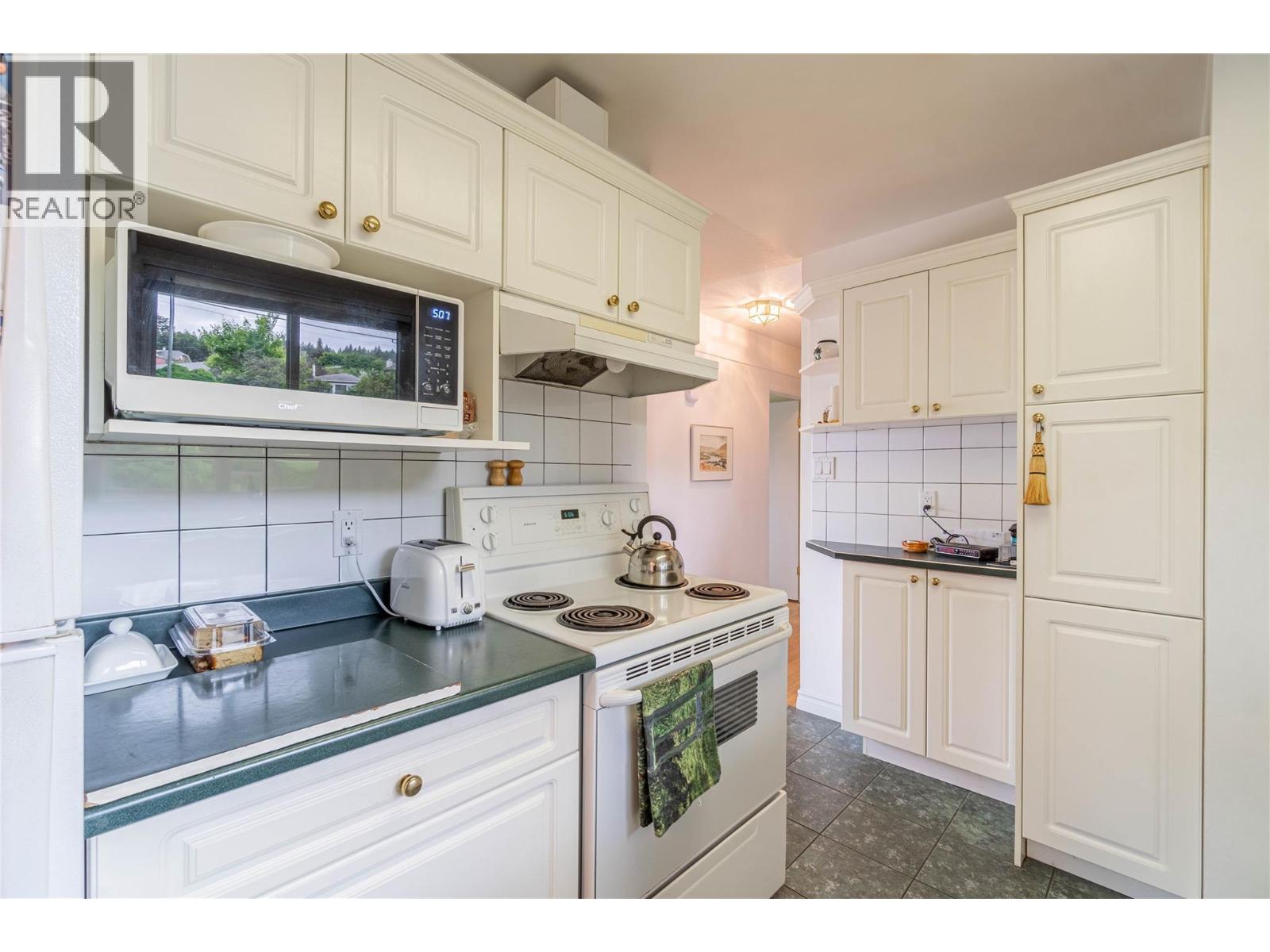718 Fraser Crescent, Kamloops, British Columbia  V2C 3H9 - Photo 5 - 10388914