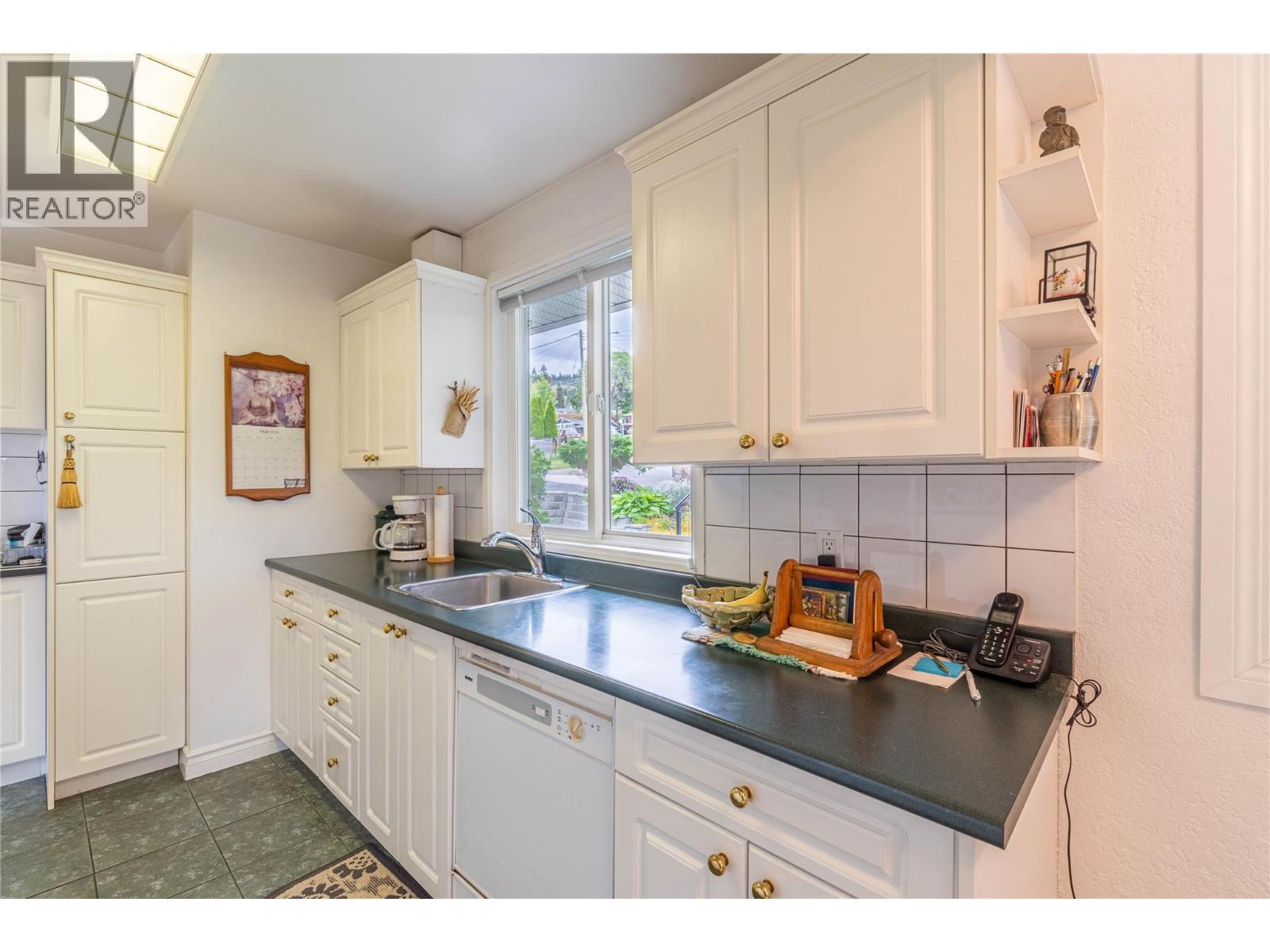718 Fraser Crescent, Kamloops, British Columbia  V2C 3H9 - Photo 6 - 10388914