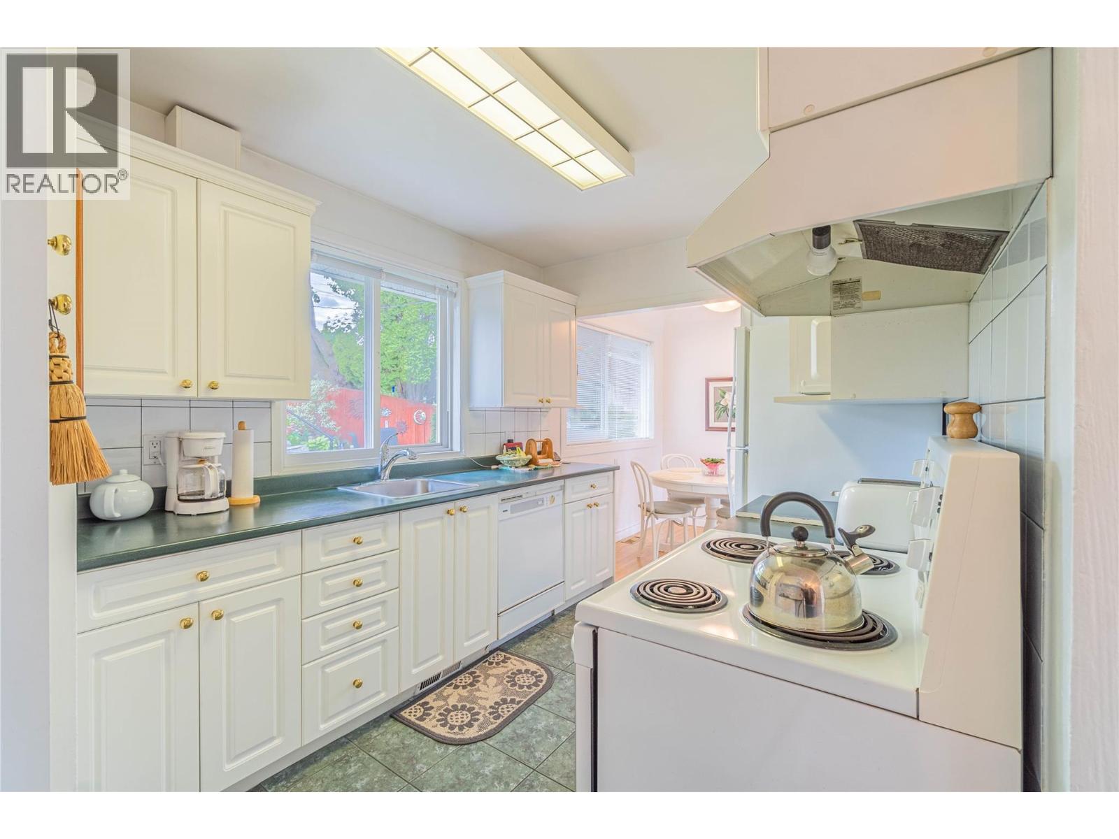 718 Fraser Crescent, Kamloops, British Columbia  V2C 3H9 - Photo 8 - 10388914