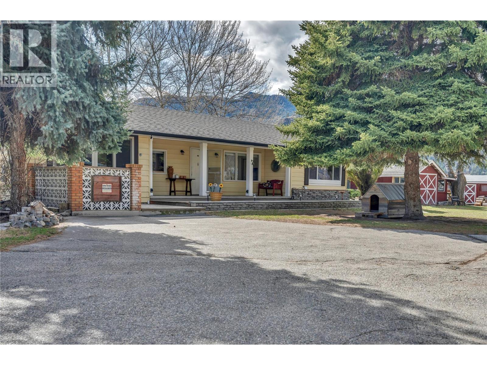 212 Carr Crescent, Oliver, British Columbia  V0H 1T5 - Photo 2 - 10389157