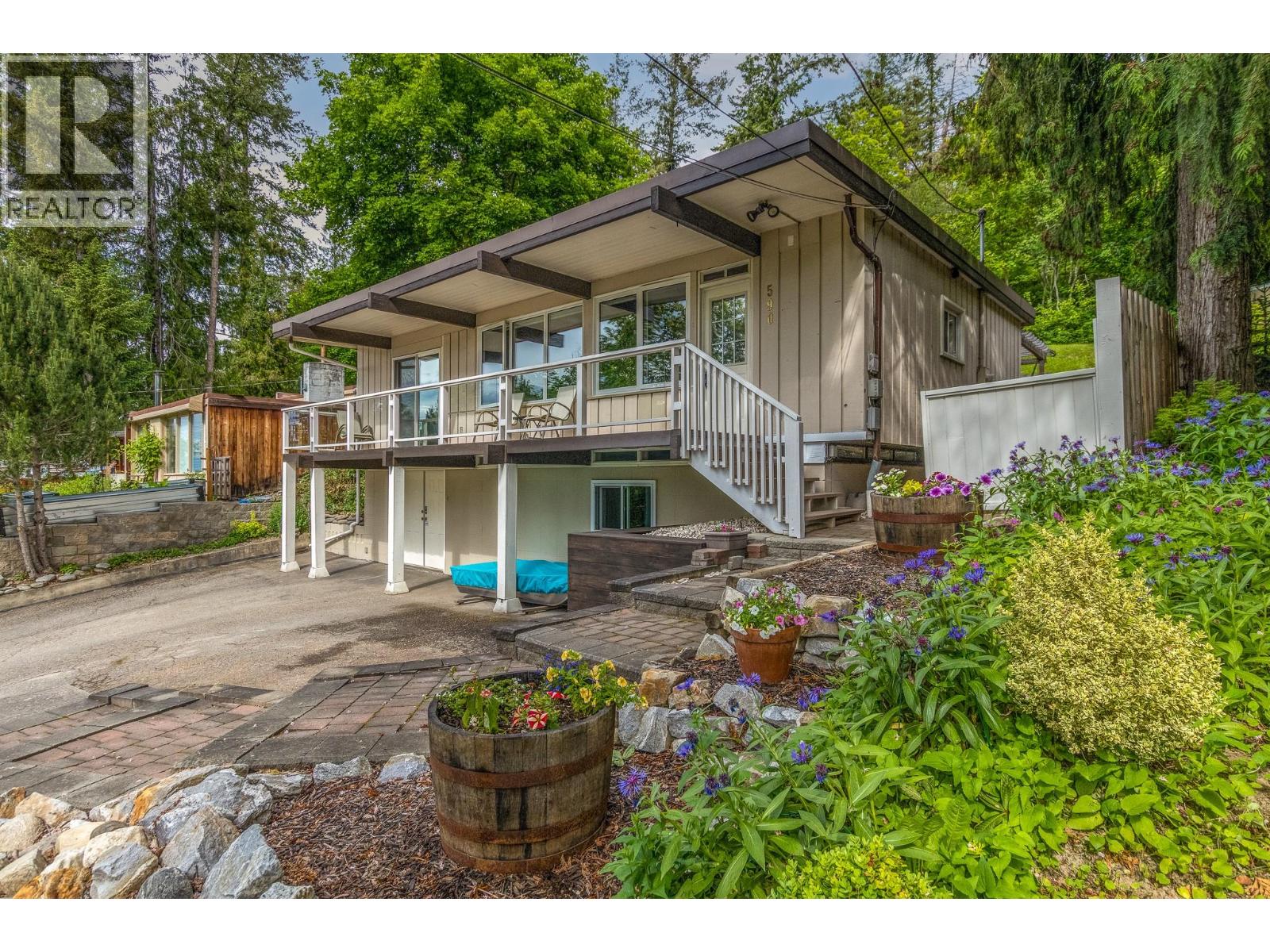 590 8 Street Se, Salmon Arm, British Columbia  V1E 4J8 - Photo 2 - 10388764