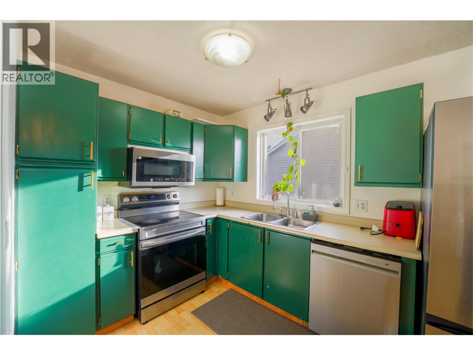 4204 Okanagan Avenue, Vernon, British Columbia  V1T 8R4 - Photo 24 - 10389200