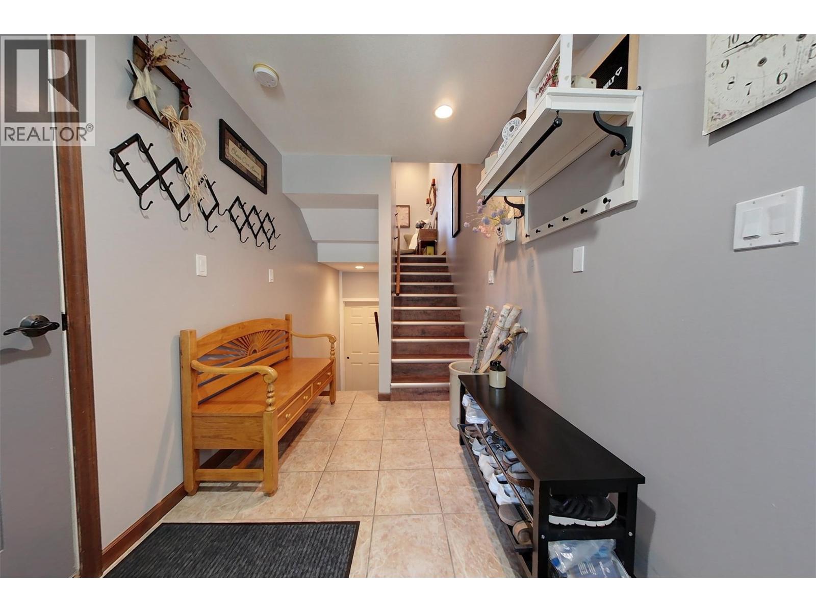 1840 Kelowna Crescent Unit# 3, Cranbrook, British Columbia  V1C 6L6 - Photo 2 - 10389244