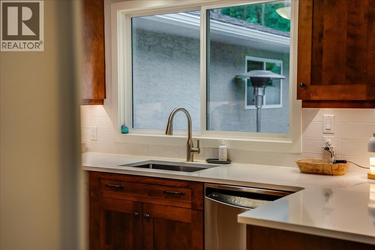2321 Mcbride Street, Trail, British Columbia  V1R 3A6 - Photo 22 - 10389043