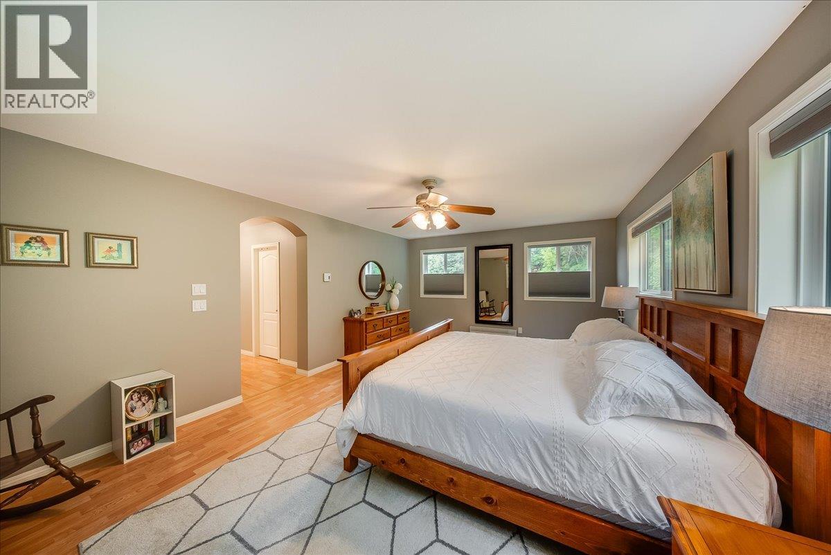 2321 Mcbride Street, Trail, British Columbia  V1R 3A6 - Photo 29 - 10389043