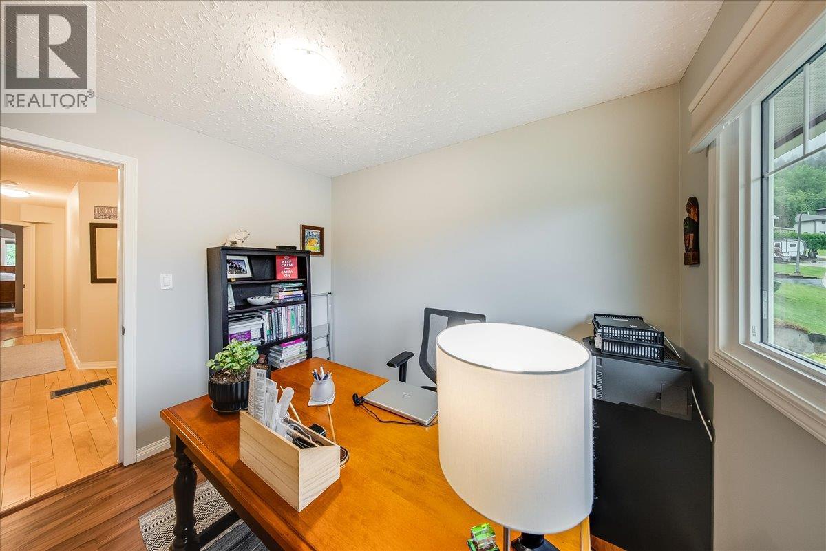 2321 Mcbride Street, Trail, British Columbia  V1R 3A6 - Photo 39 - 10389043