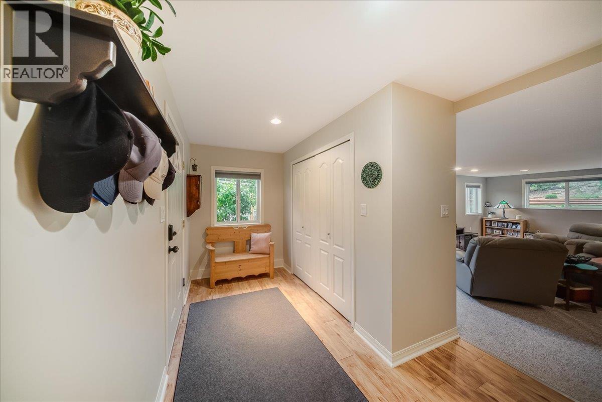 2321 Mcbride Street, Trail, British Columbia  V1R 3A6 - Photo 42 - 10389043