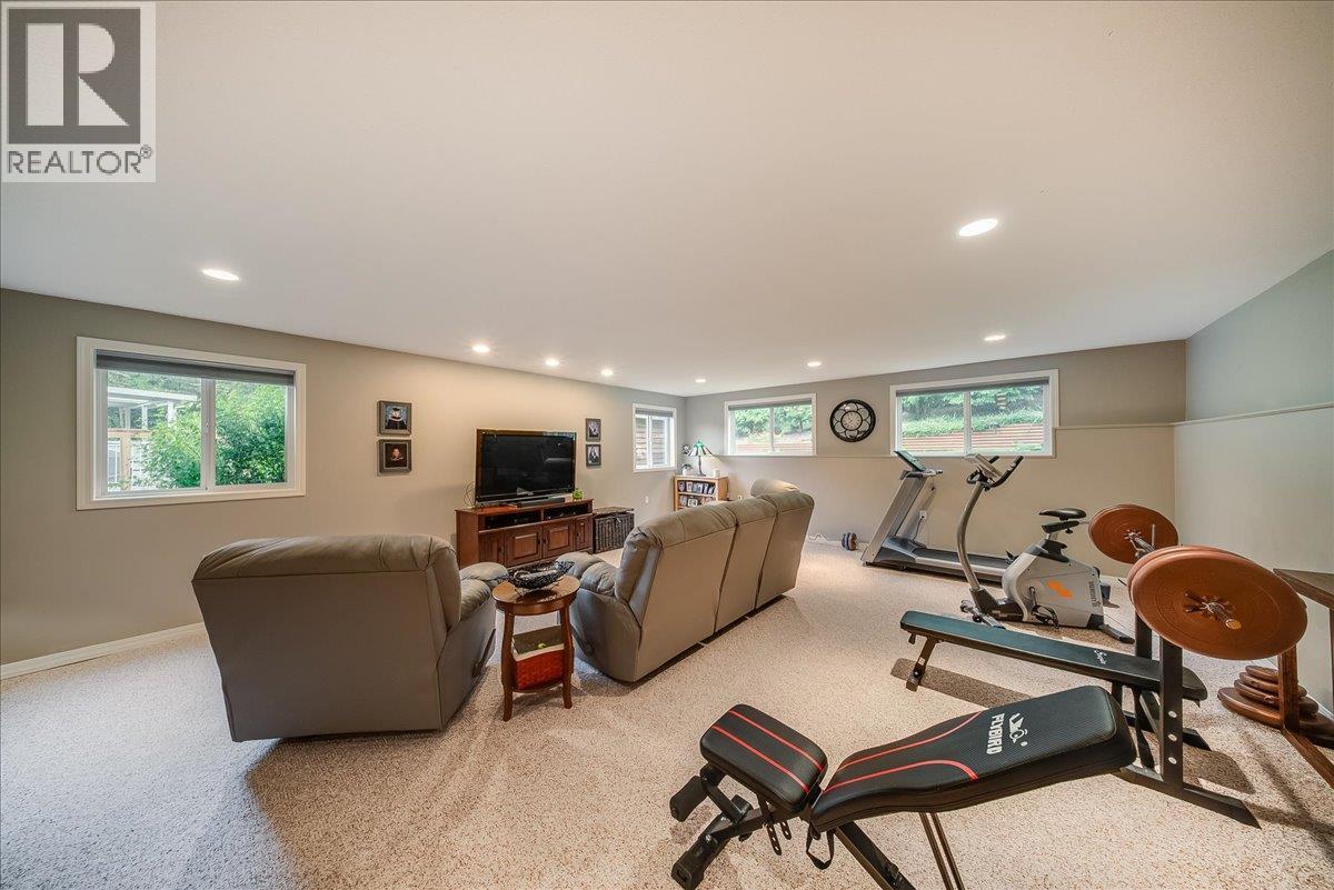 2321 Mcbride Street, Trail, British Columbia  V1R 3A6 - Photo 43 - 10389043