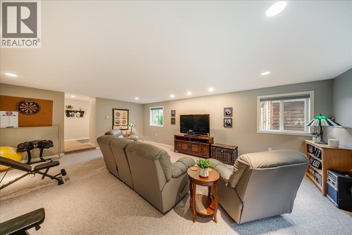 2321 Mcbride Street, Trail, British Columbia  V1R 3A6 - Photo 46 - 10389043