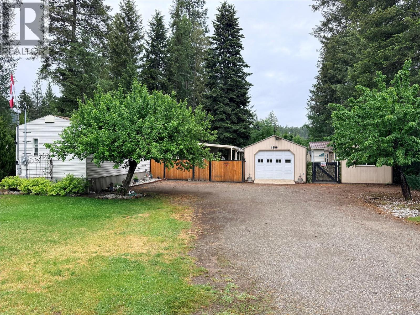 1558 Thompson Road, Christina Lake, British Columbia  V0H 1E0 - Photo 6 - 10389074