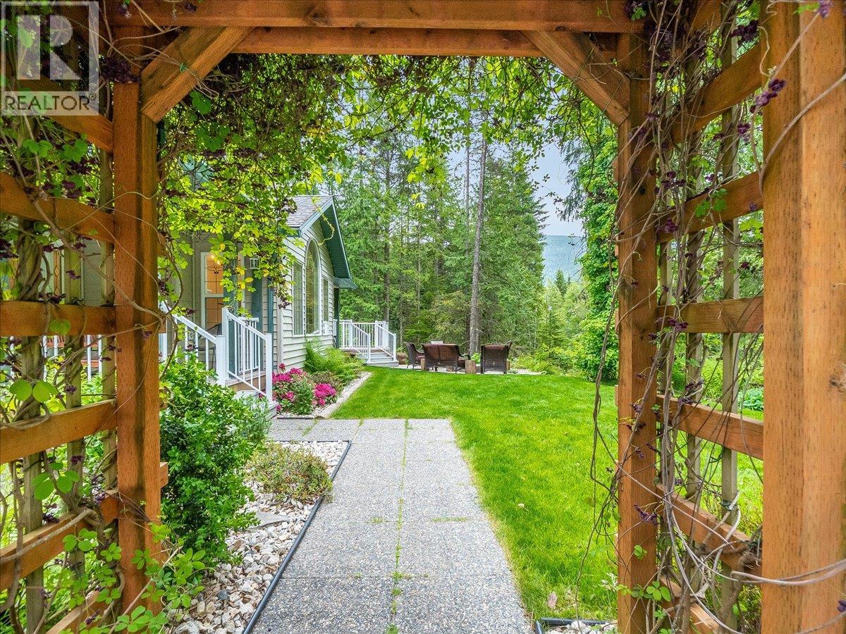 2287 Crystal Springs Road, Nelson, British Columbia  V1L 6K4 - Photo 24 - 10389001