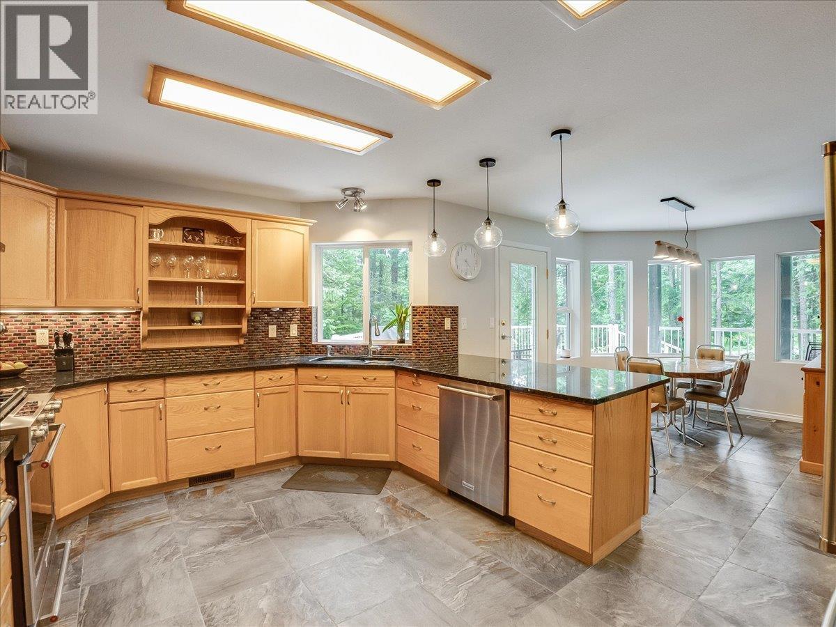 2287 Crystal Springs Road, Nelson, British Columbia  V1L 6K4 - Photo 8 - 10389001