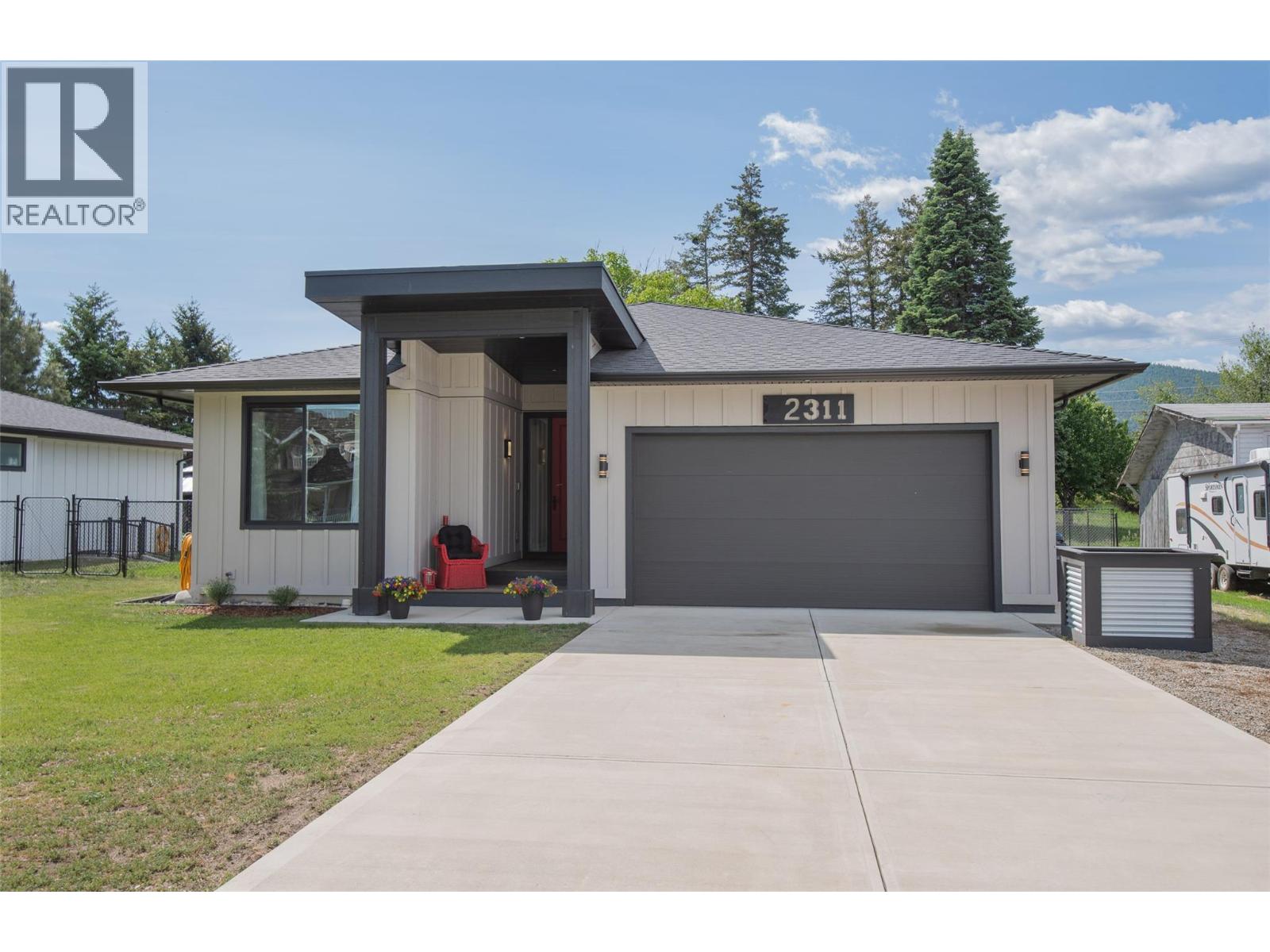 2311 Thornber Street, Summerland, British Columbia  V0H 1Z9 - Photo 1 - 10389250