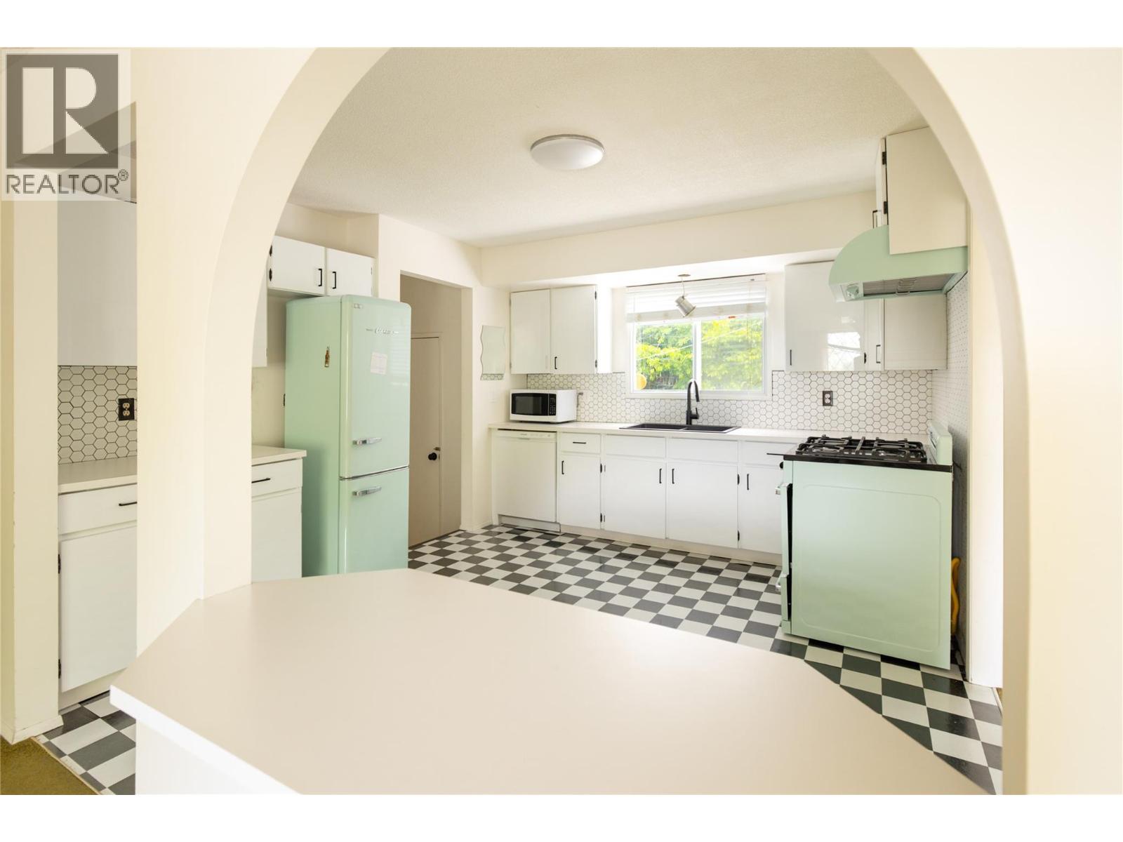1738 Smithson Drive, Kelowna, British Columbia  V1Y 4E3 - Photo 11 - 10389151