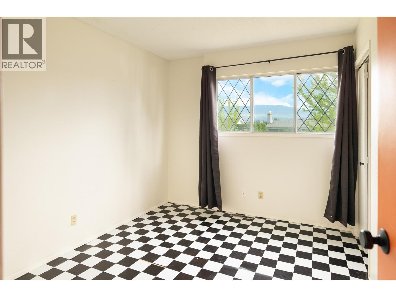 1738 Smithson Drive, Kelowna, British Columbia  V1Y 4E3 - Photo 13 - 10389151