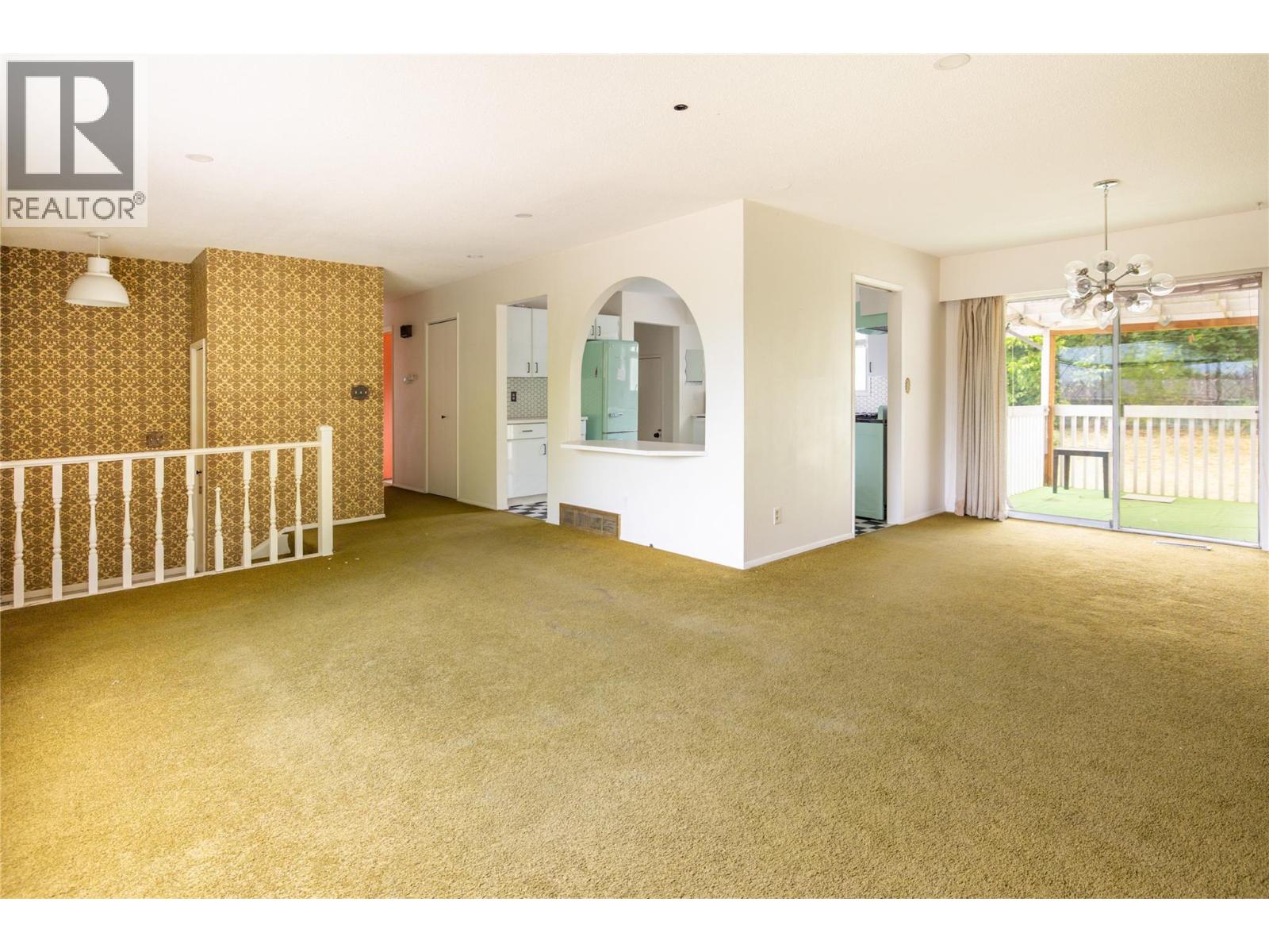1738 Smithson Drive, Kelowna, British Columbia  V1Y 4E3 - Photo 2 - 10389151