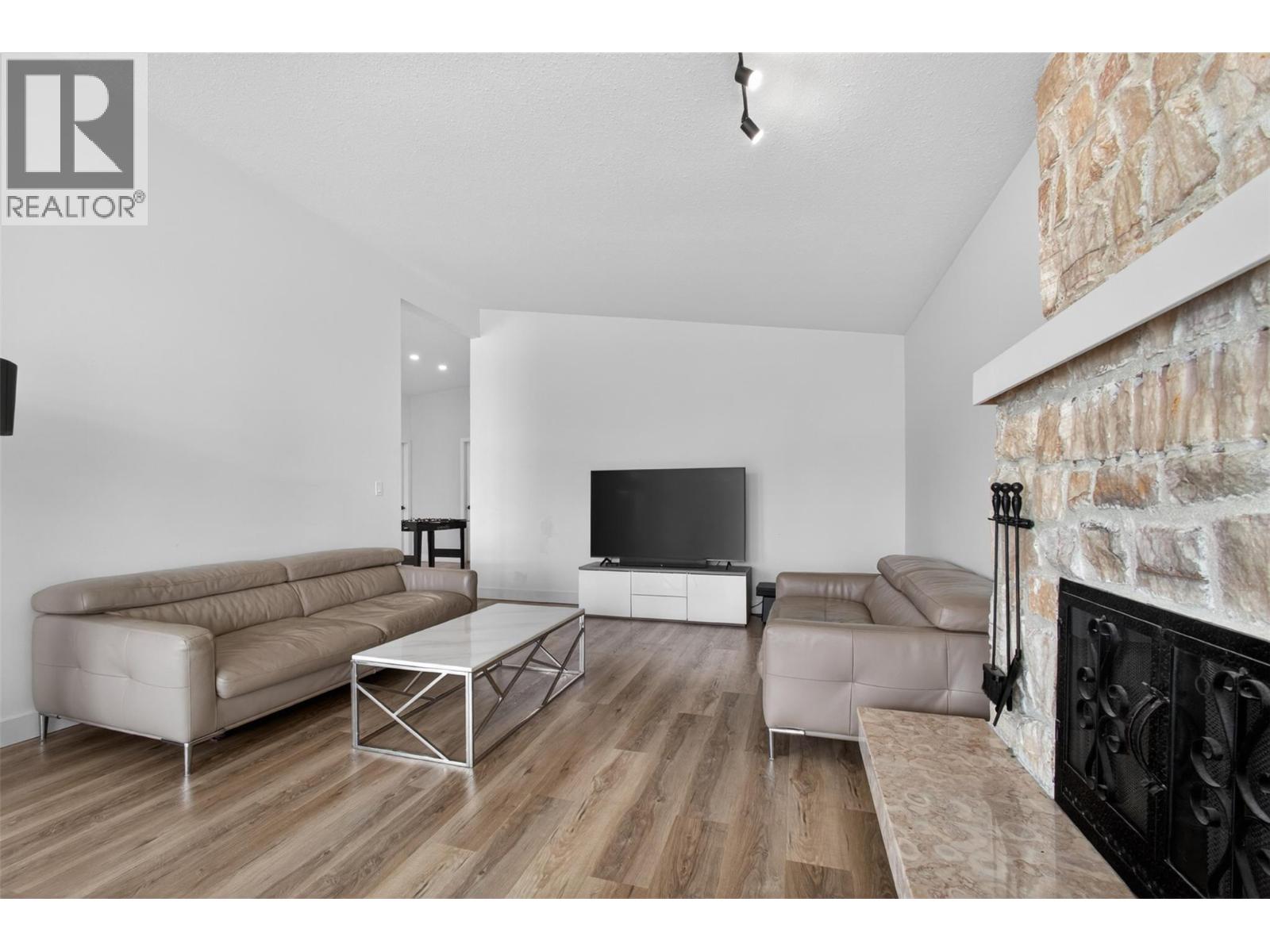 1750 Sonora Drive, Kelowna, British Columbia  V1Y 8K7 - Photo 3 - 10388951