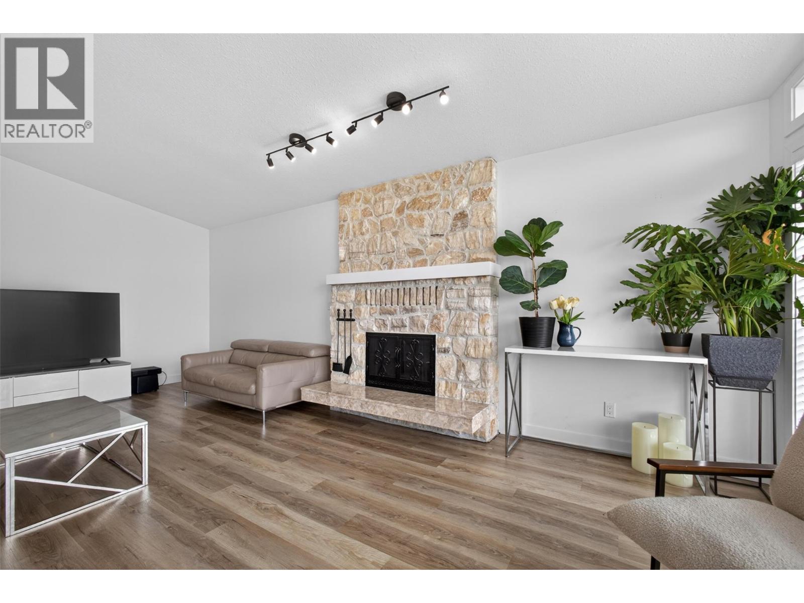 1750 Sonora Drive, Kelowna, British Columbia  V1Y 8K7 - Photo 4 - 10388951