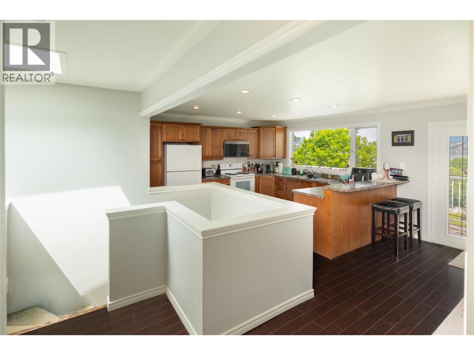 11251 Roberts Road, Kelowna, British Columbia  V4V 1L5 - Photo 5 - 10388207