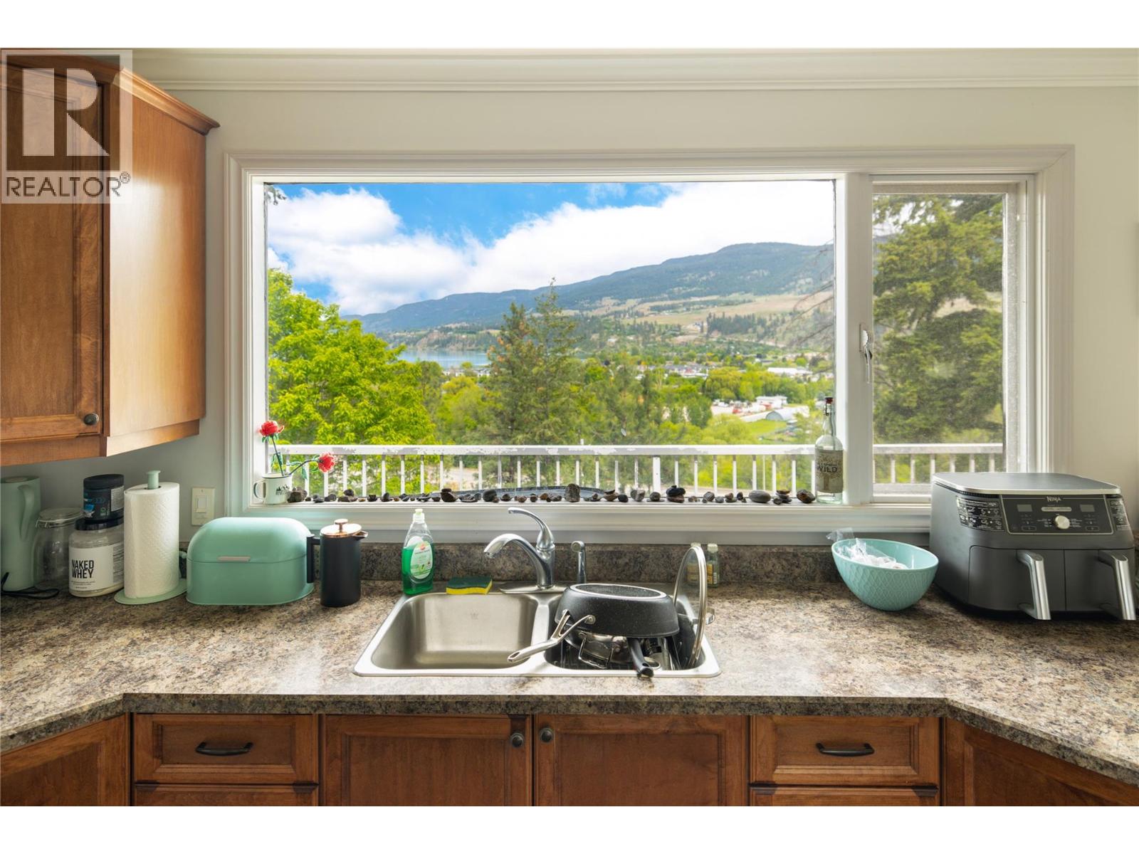 11251 Roberts Road, Kelowna, British Columbia  V4V 1L5 - Photo 7 - 10388207