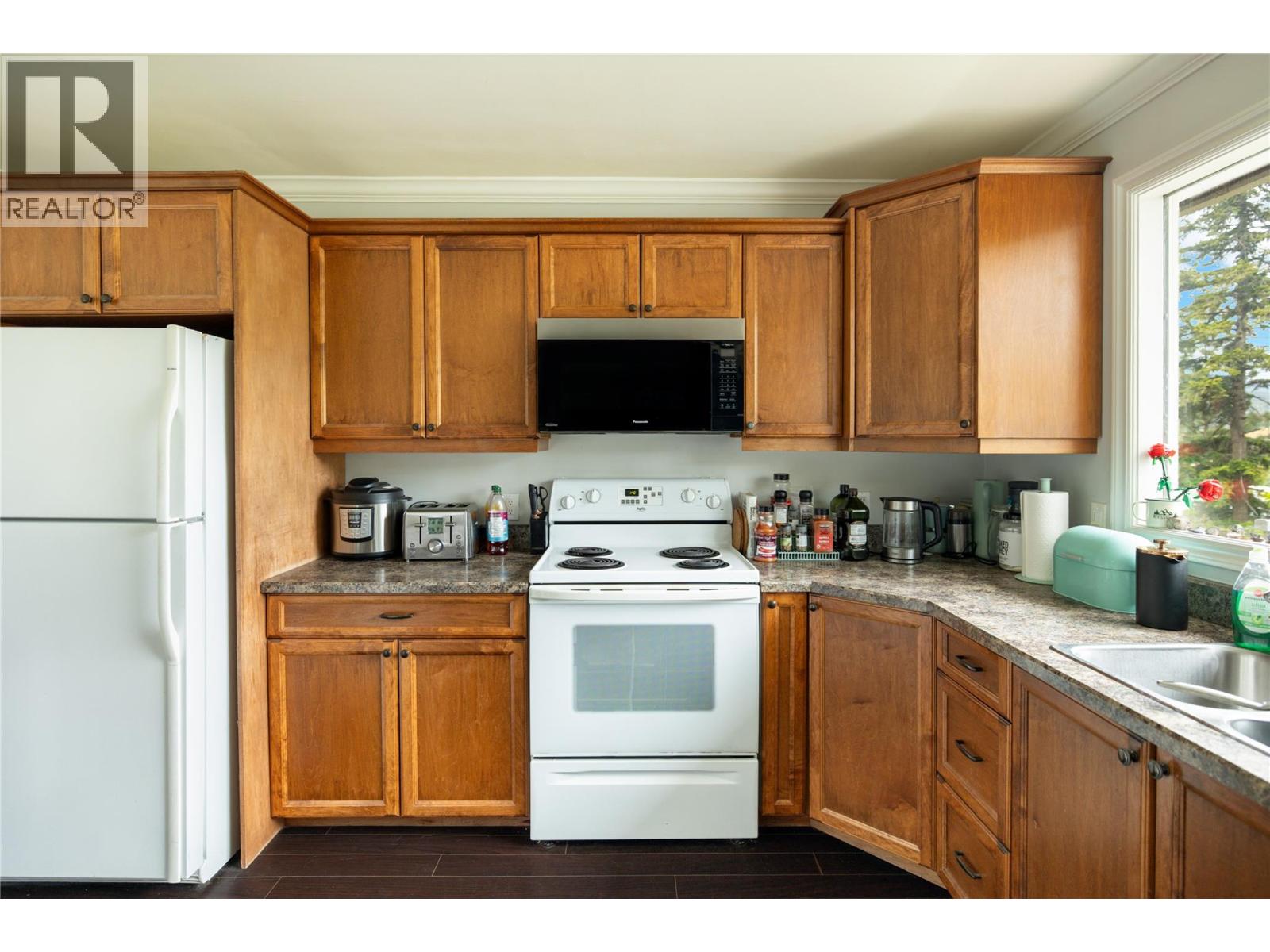 11251 Roberts Road, Kelowna, British Columbia  V4V 1L5 - Photo 9 - 10388207