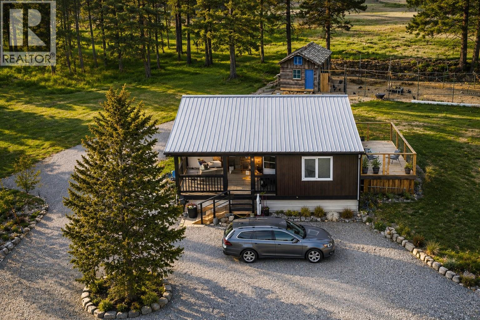 5553 93/95 Highway, Ta Ta Creek, British Columbia  V0B 2E0 - Photo 2 - 10389286