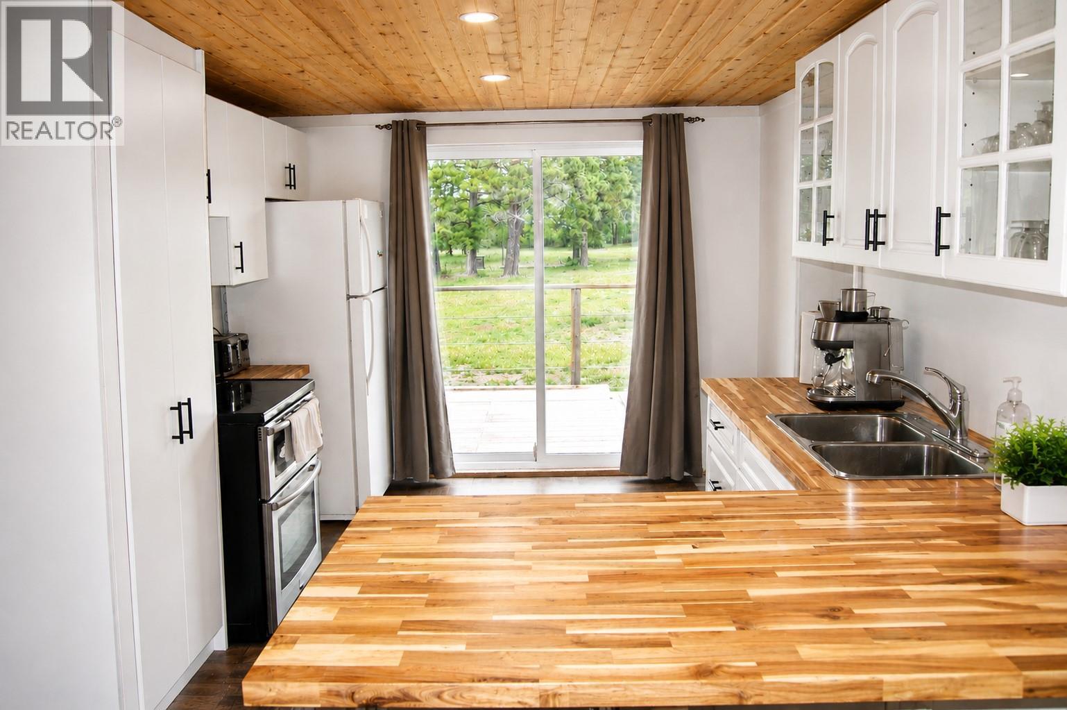 5553 93/95 Highway, Ta Ta Creek, British Columbia  V0B 2E0 - Photo 5 - 10389286