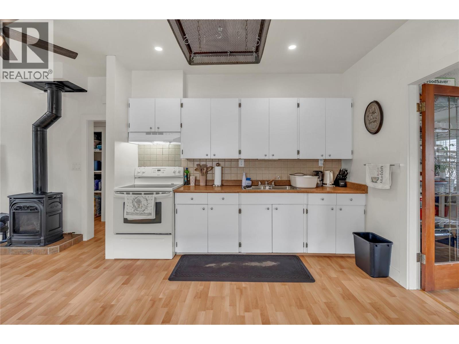 264 Douglas Avenue, Penticton, British Columbia  V2A 2T8 - Photo 33 - 10389142