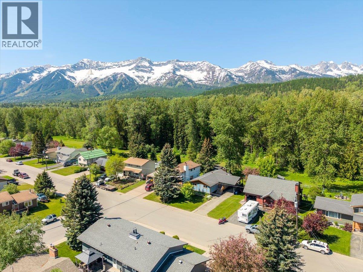 8 Mt Proctor Avenue, Fernie, British Columbia  V0B 1M3 - Photo 2 - 10389064