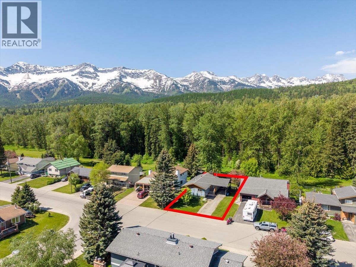 8 Mt Proctor Avenue, Fernie, British Columbia  V0B 1M3 - Photo 3 - 10389064