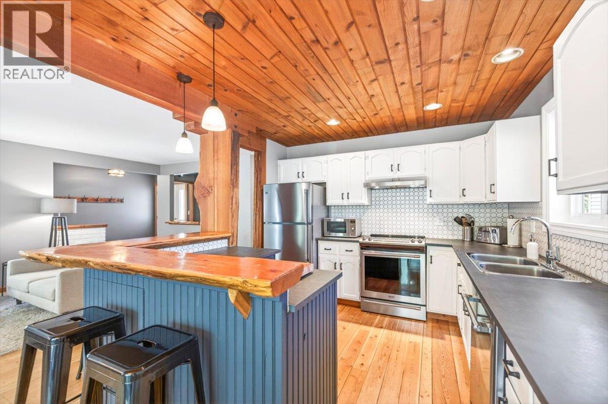 8 Mt Proctor Avenue, Fernie, British Columbia  V0B 1M3 - Photo 34 - 10389064
