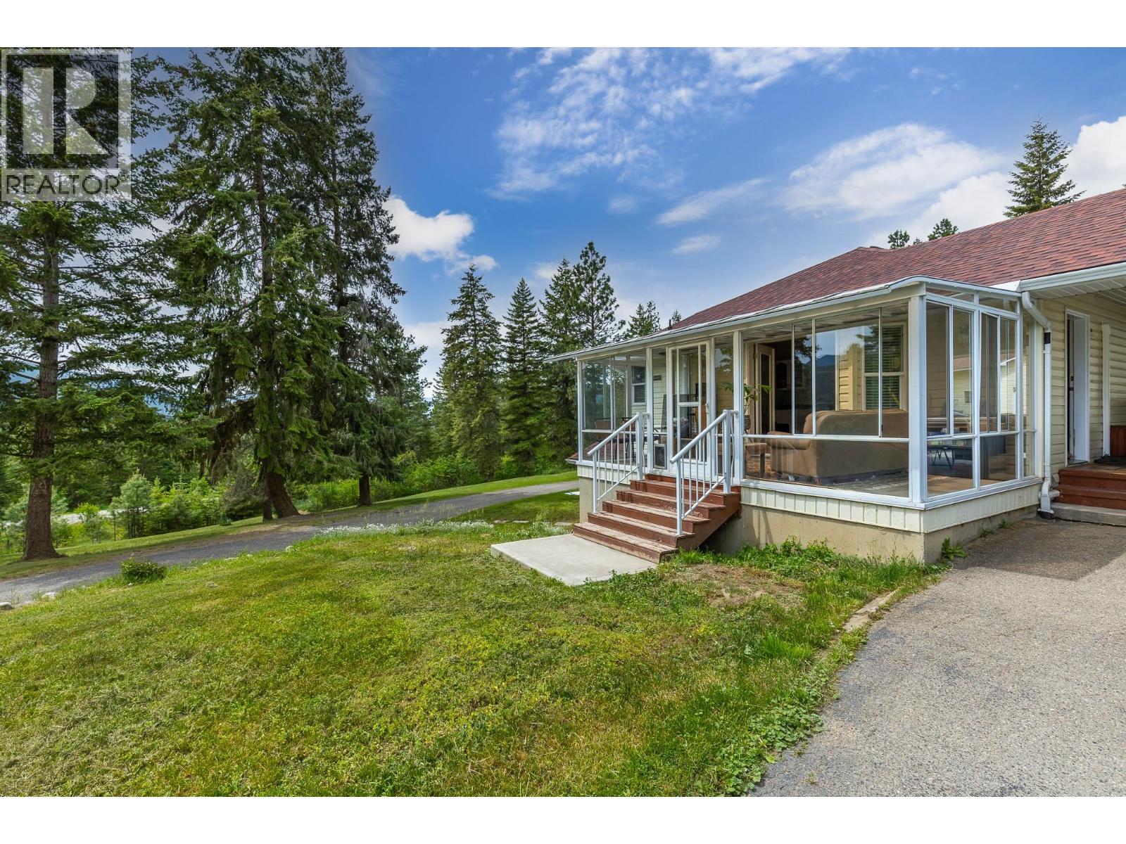 90 Mcinnes Road, Lumby, British Columbia  V0E 2G1 - Photo 5 - 10389035