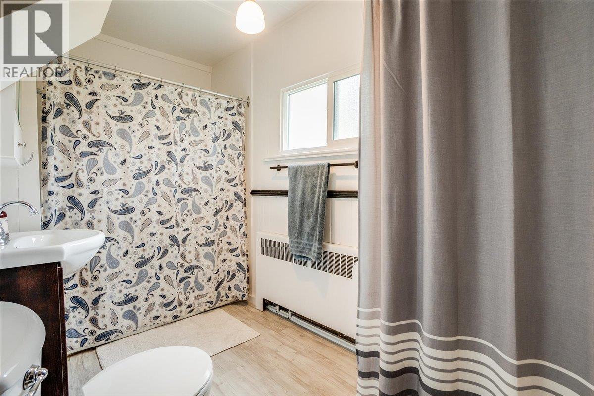 902 Fell Street, Nelson, British Columbia  V1L 3N2 - Photo 18 - 10388034