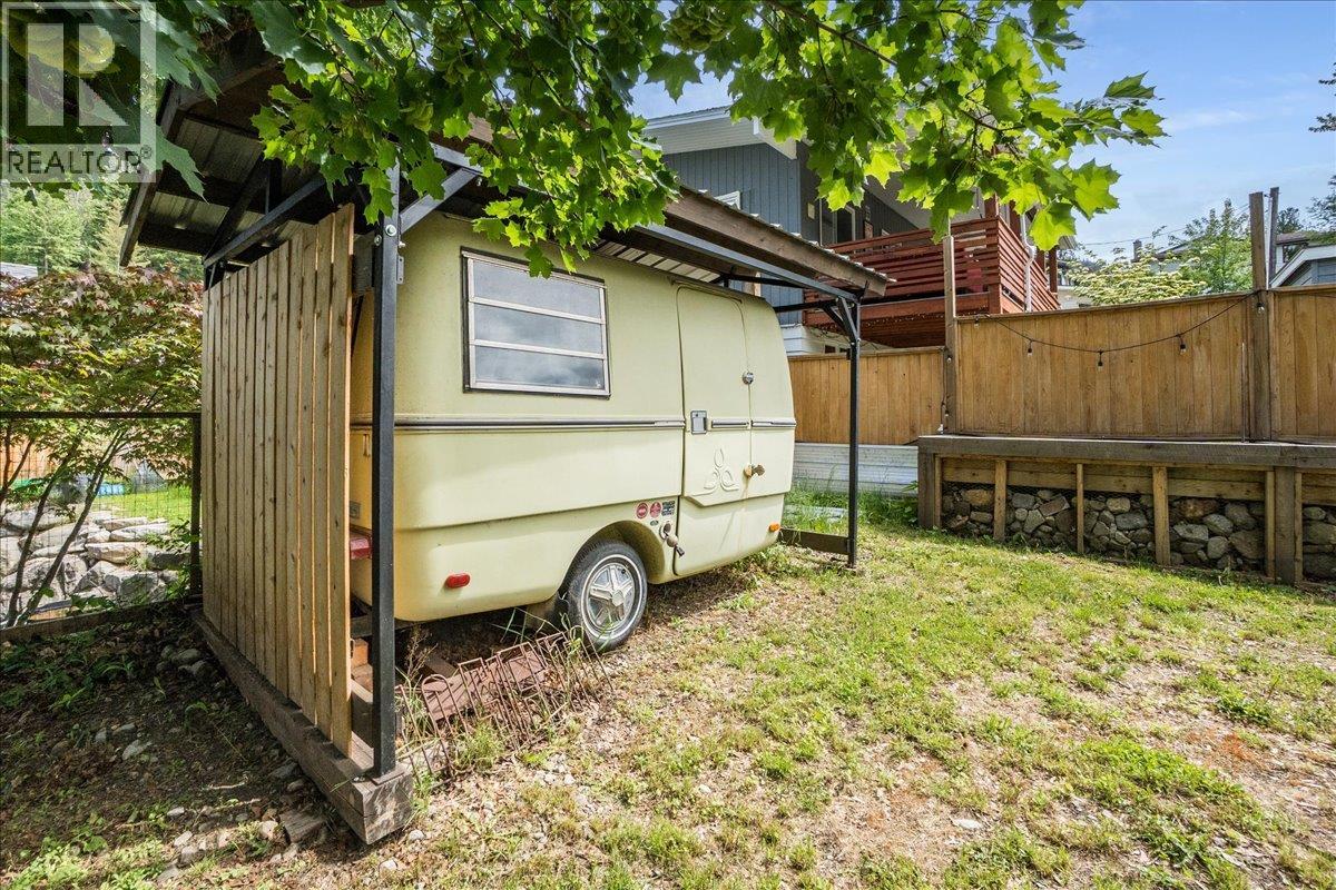 902 Fell Street, Nelson, British Columbia  V1L 3N2 - Photo 35 - 10388034