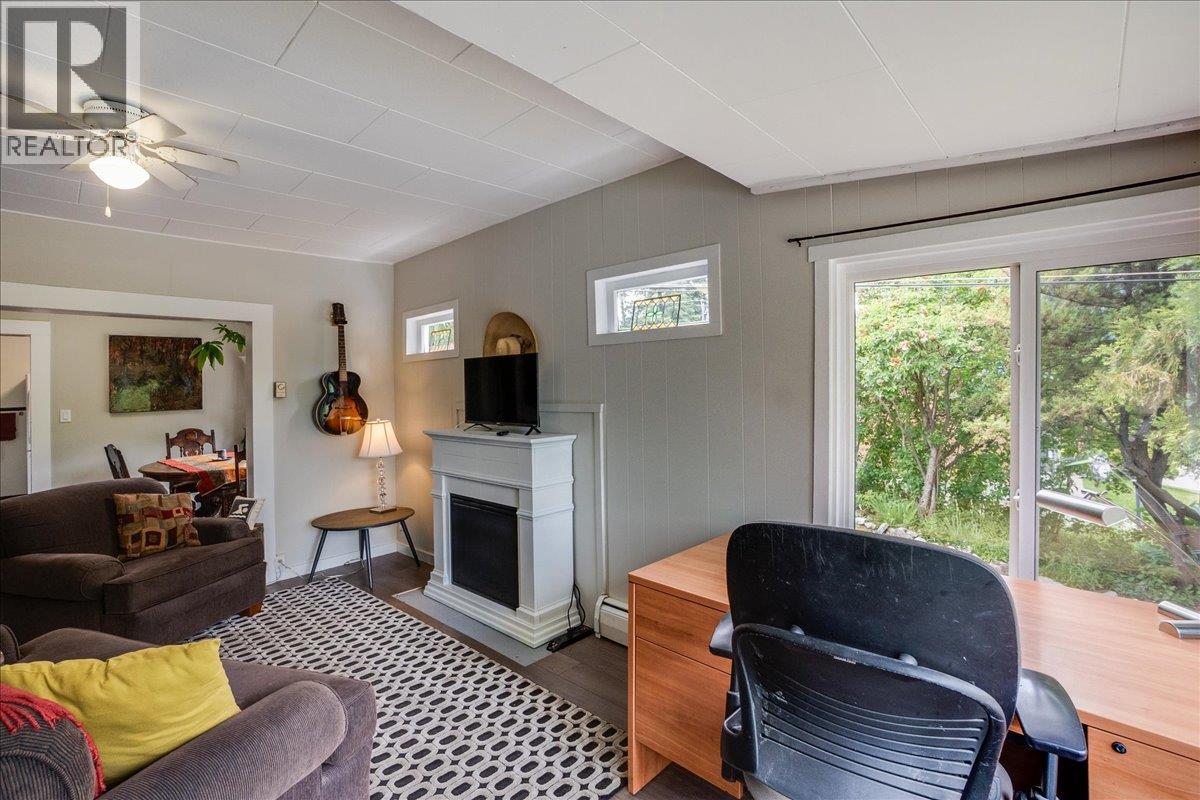 902 Fell Street, Nelson, British Columbia  V1L 3N2 - Photo 8 - 10388034