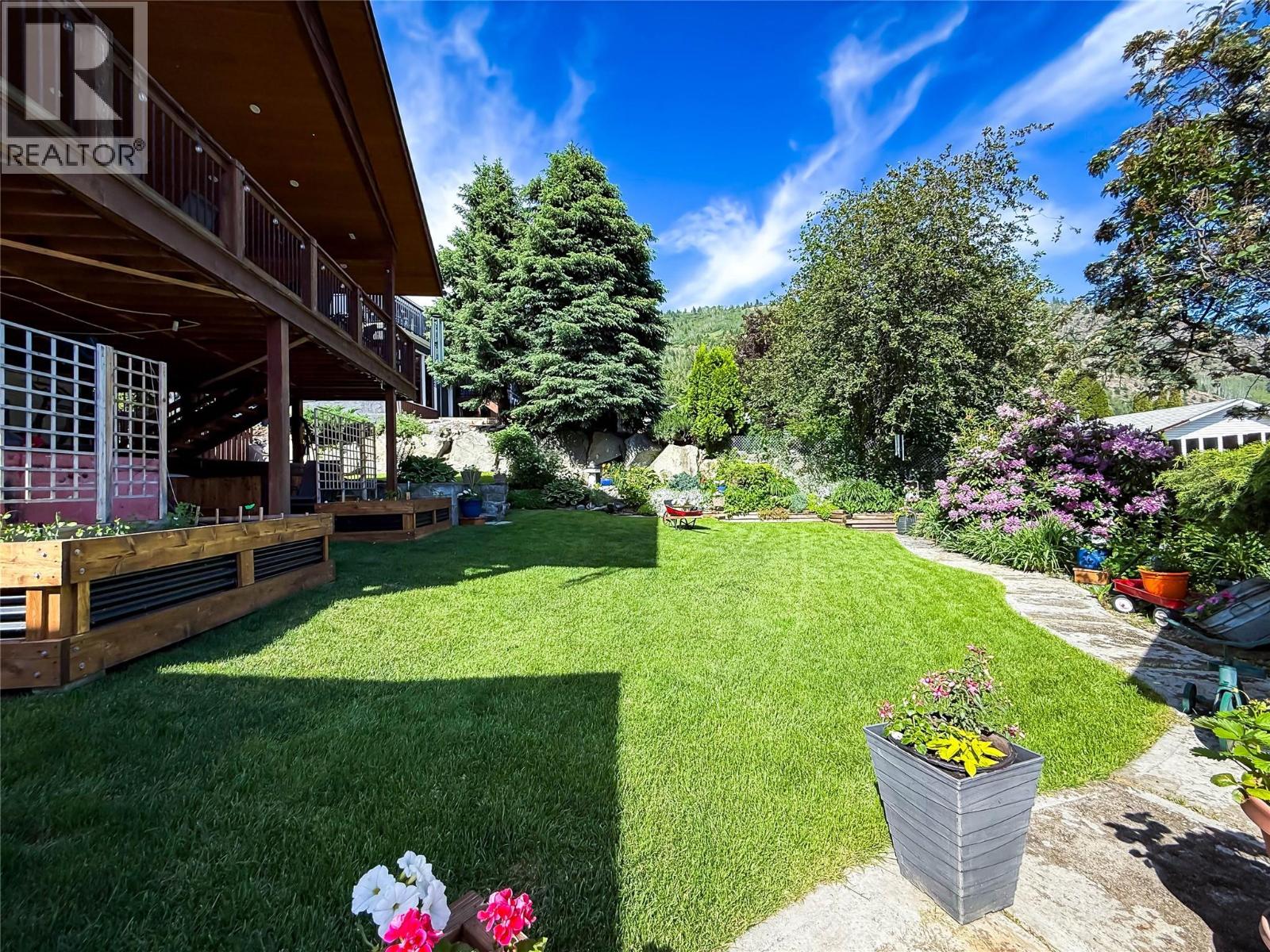 2300 Mcbride Street, Trail, British Columbia  V1R 4N8 - Photo 58 - 10389081