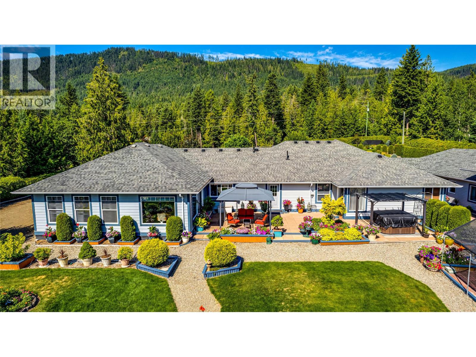 39 Ladyslipper Road, Lumby, British Columbia  V0E 2G5 - Photo 4 - 10389314