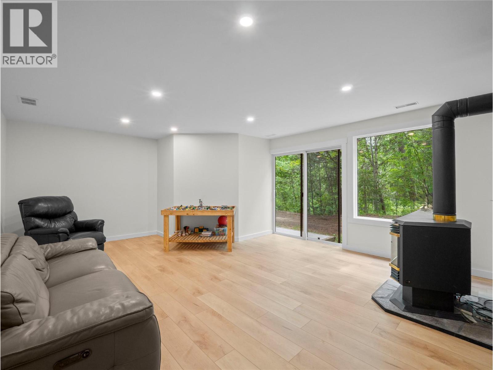5150 49 Street Nw, Salmon Arm, British Columbia  V1E 3A6 - Photo 25 - 10389102