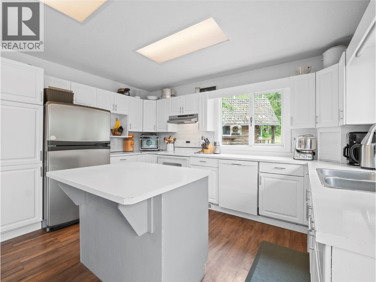 5150 49 Street Nw, Salmon Arm, British Columbia  V1E 3A6 - Photo 6 - 10389102