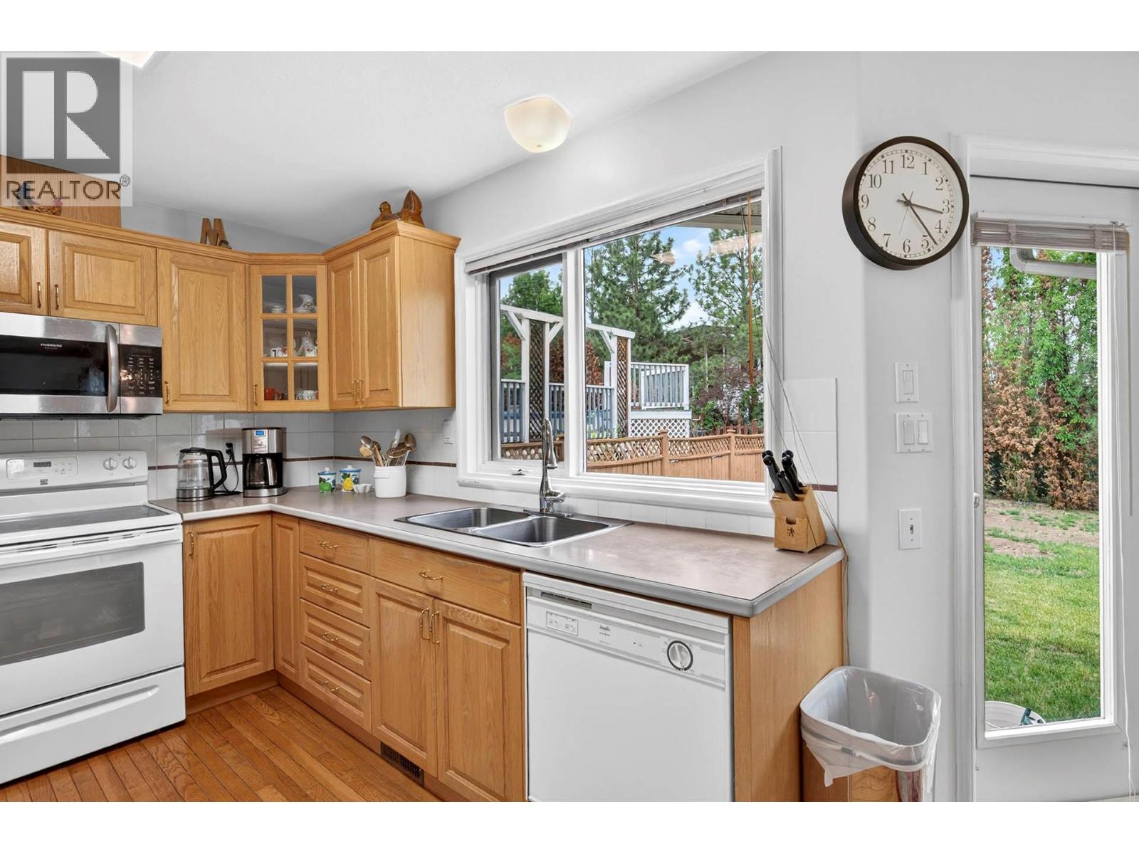 2403 Parkview Drive, Kamloops, British Columbia  v2c 2g2 - Photo 3 - 10388722
