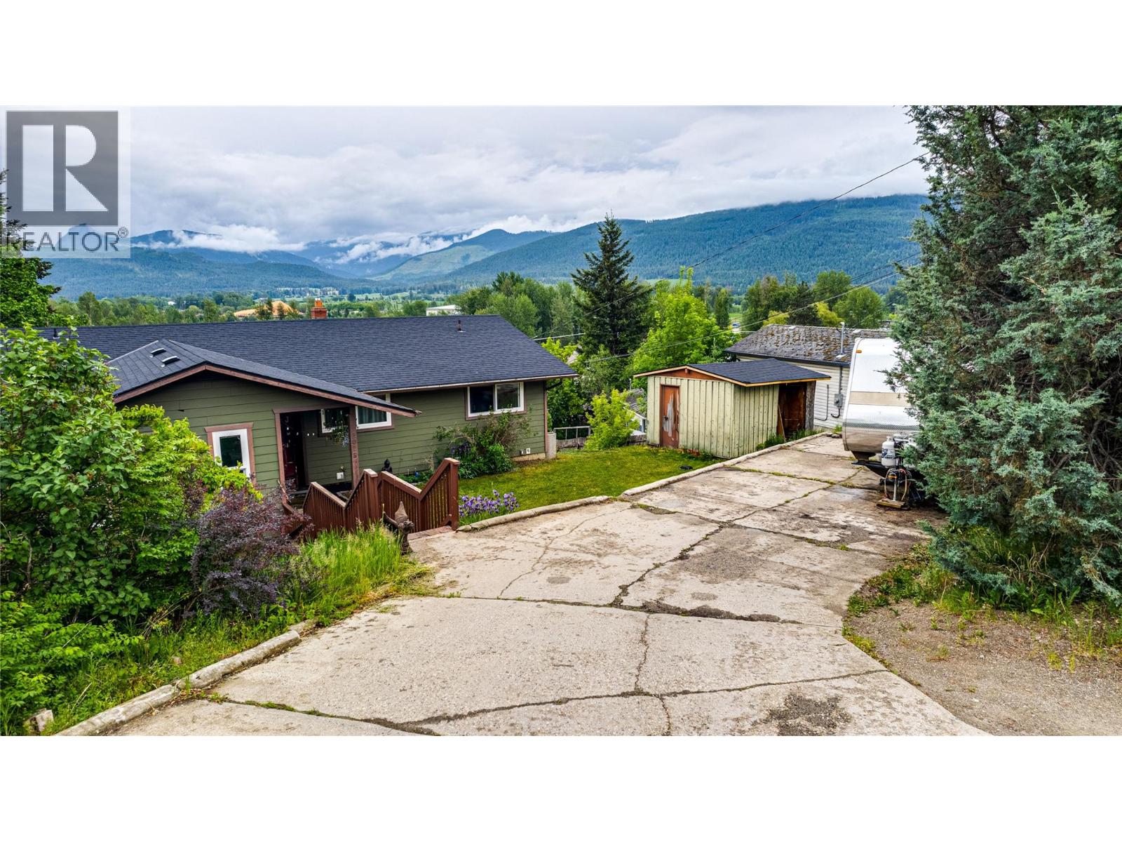 2025 Catt Avenue, lumby, British Columbia